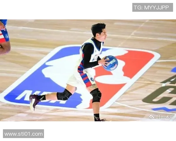 足球明星与篮球迷的跨界交流与热爱碰撞的精彩瞬间 足球明星与篮球迷的跨界交流与热爱碰撞的精彩瞬间