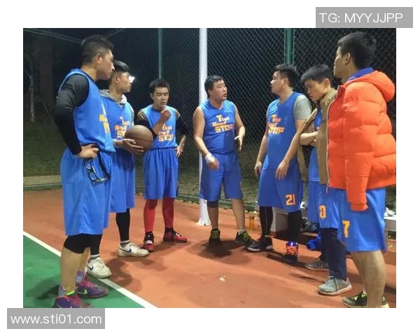 足球与篮球巨星同框对决展现运动之美与友谊的力量 足球与篮球巨星同框对决展现运动之美与友谊的力量