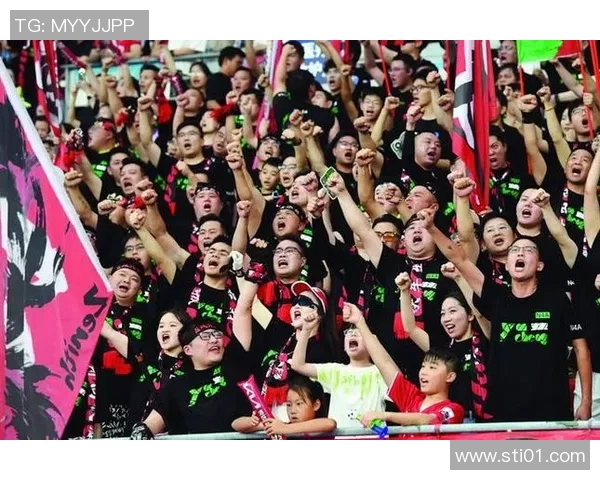 足球明星早期广告形象回顾展现他们的青春风采与品牌魅力 足球明星早期广告形象回顾展现他们的青春风采与品牌魅力