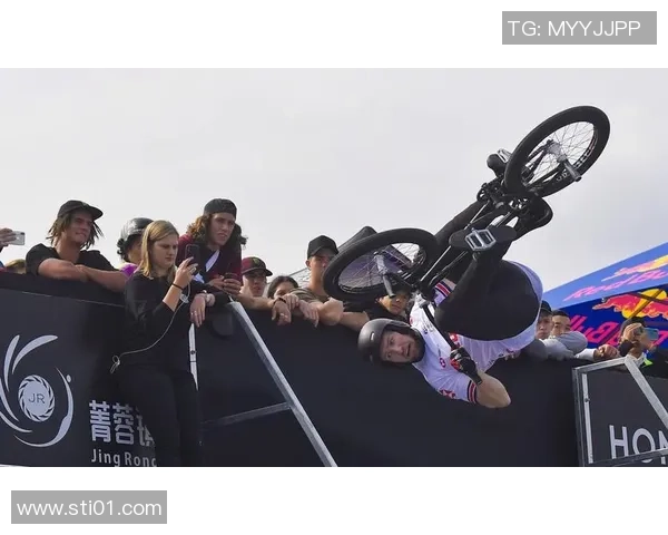 极限运动战术：成都极限运动队的边路渗透体系